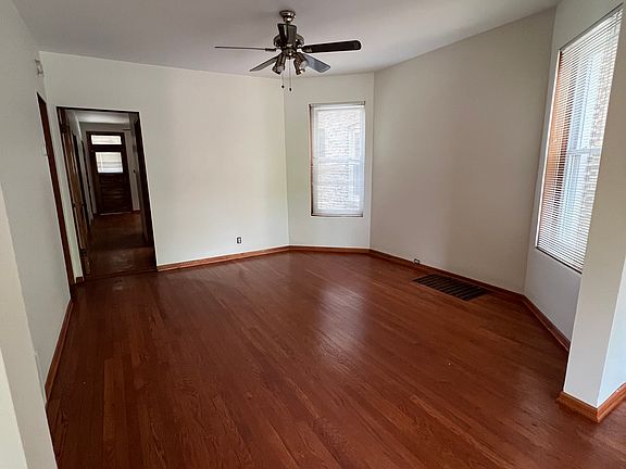 4th image of 5038 W Hutchinson St #1