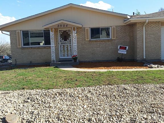 Quiet duplex in great Lakewood neighborhood