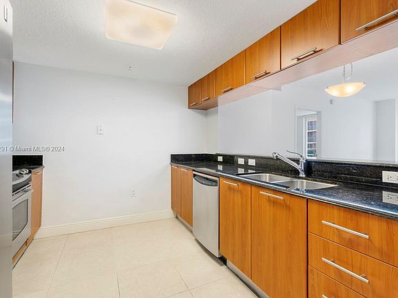 5th image of 1800 N Bayshore Dr APT 2114