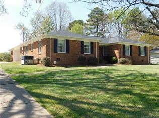 6311 Lake Forest Rd, Charlotte, NC 28227