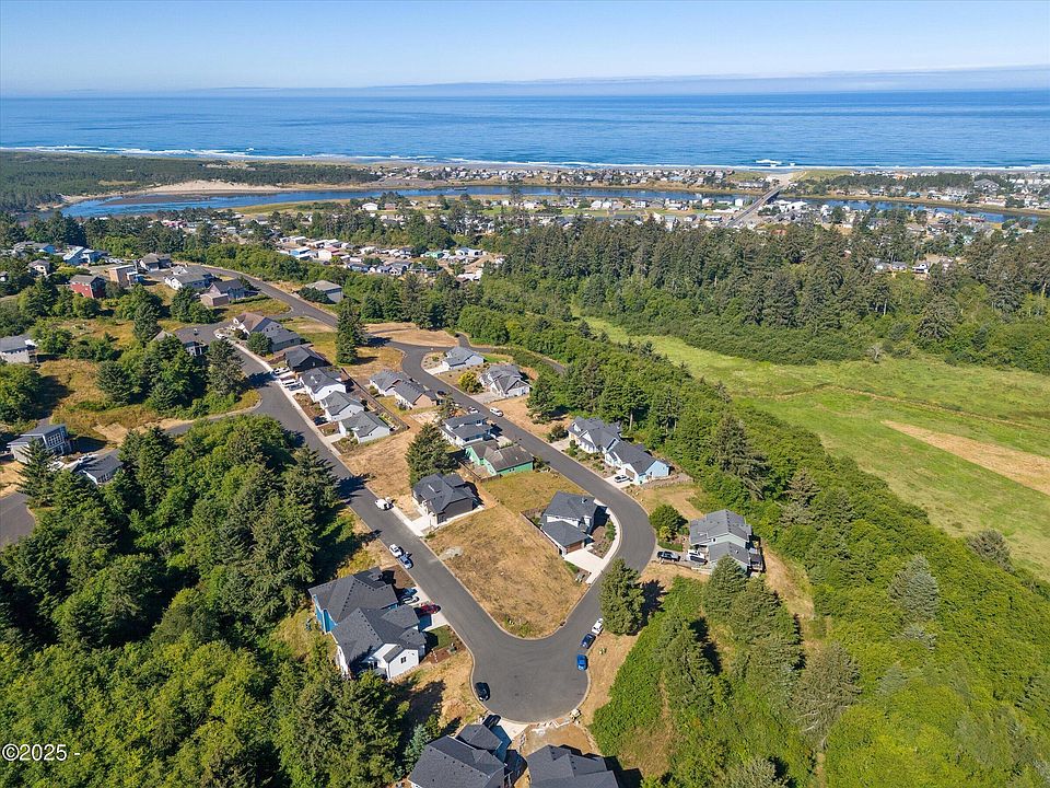 2nd image of 26 Lahaina Loop Rd