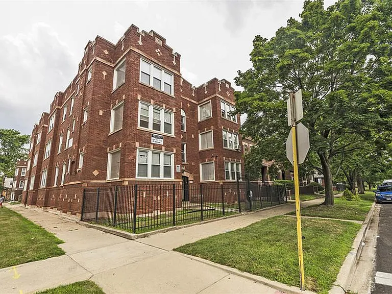 6954 S Calumet Ave — Photo 1