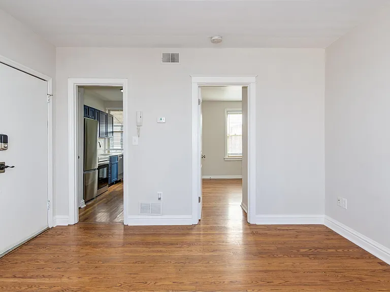 Oakview Apartments — Photo 8
