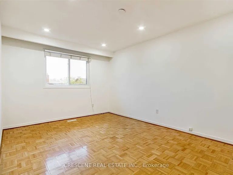 4036 Dunmow Cres #UPPER — Photo 19
