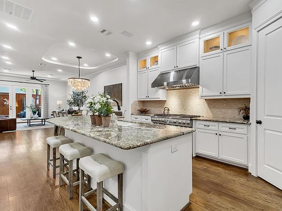 5th image of 5021 Augusta St