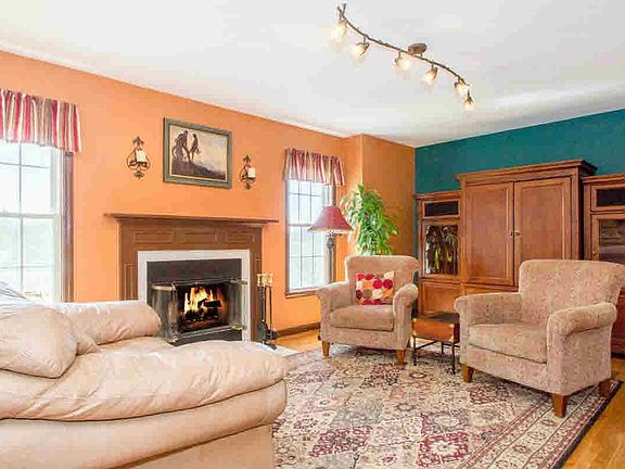 5th image of 32 Brookside Ln