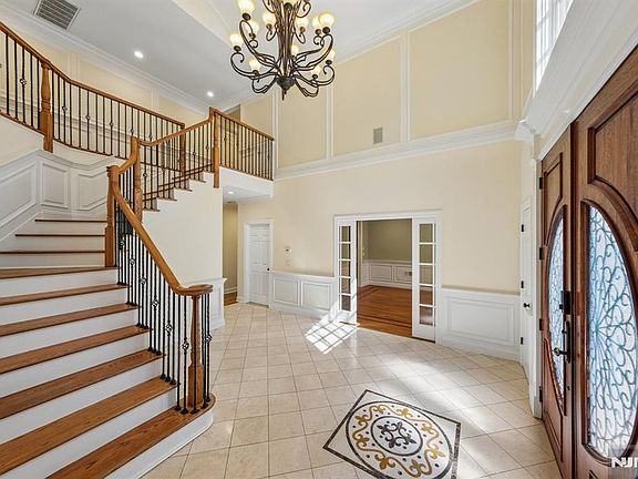 3rd image of 14 O'Shaughnessy Ln
