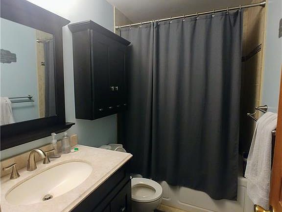 5th image of 98 Brown St
