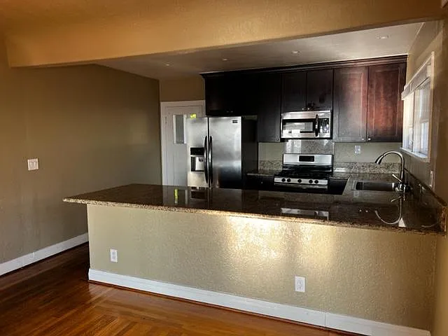 3 bed, 1300 sqft, $5,395 — Photo 3