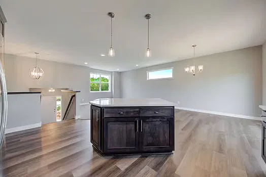 5 bed, 2340 sqft, $3,250 — Photo 4