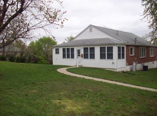 502 N 8th St, De Soto, MO 63020