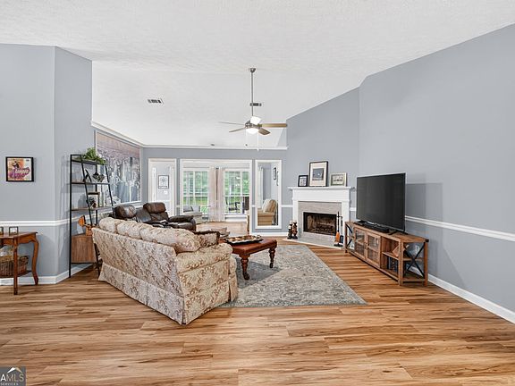 5th image of 910 Prestonwood Dr