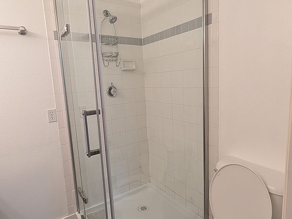 5th image of 15805 Waynita Way NE