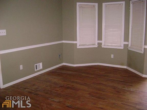3rd image of 240 Oak Shores Dr