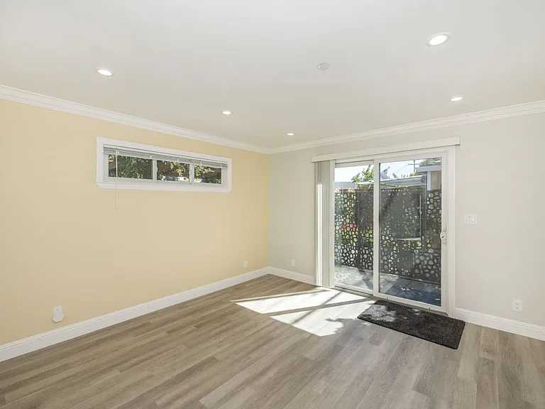 1009 S Norfolk St — Photo 6