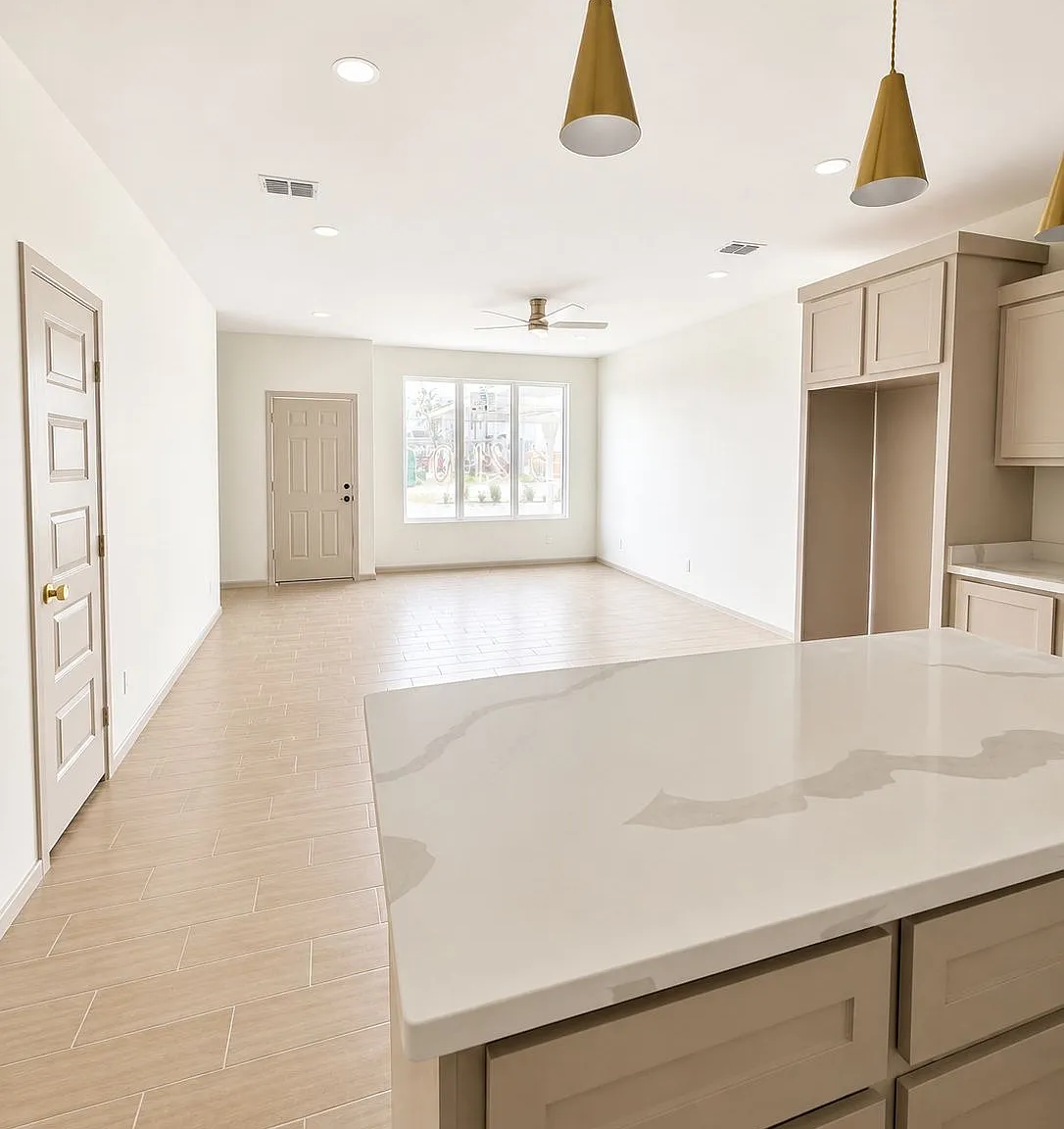 3 bed, 2.5 bath, 1300 sqft, $1,450 — Photo 3