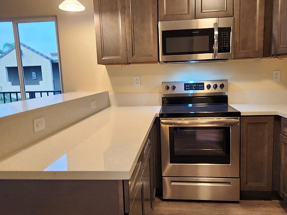 3rd image of 800 N Mollison Ave