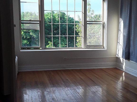 3rd image of 3441 W Belle Plaine Ave #3