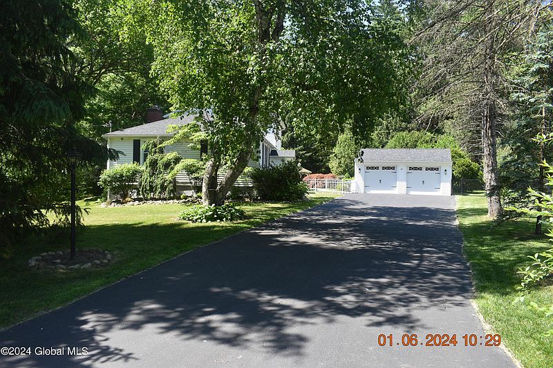 2nd image of 18 Vagele Lane