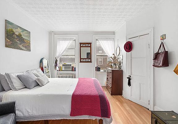 3rd image of 121 Mulberry St APT 6F