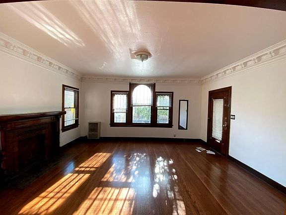 5th image of 367 S Berendo St #357