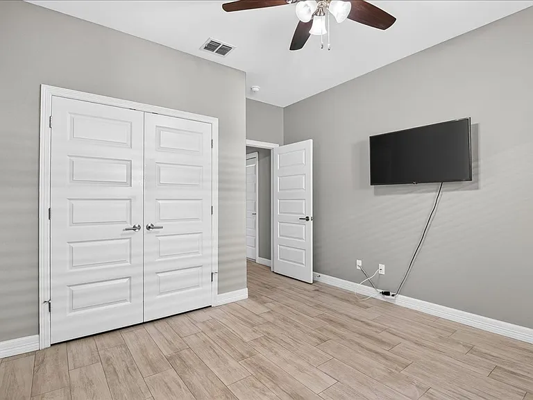 6718 Stuyvesant Ct — Photo 42