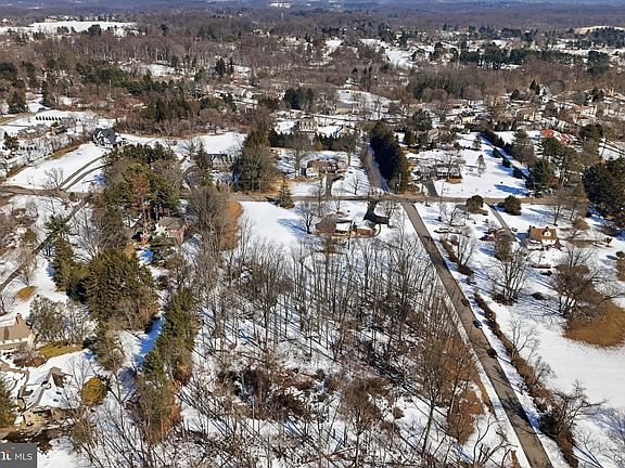 5th image of 1304 Valley Rd