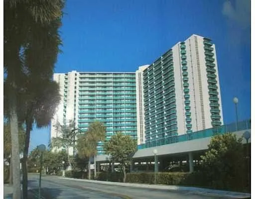 Building Photo - Bayview Dr