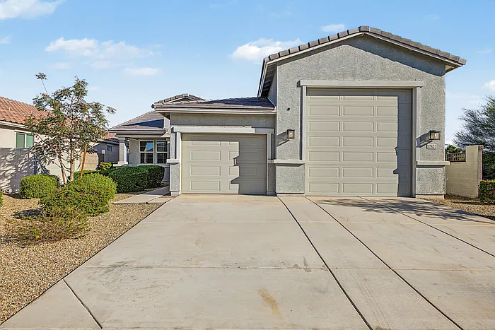 3 bed, 2.0 bath, 2051 sqft, $2,700 — Photo 1