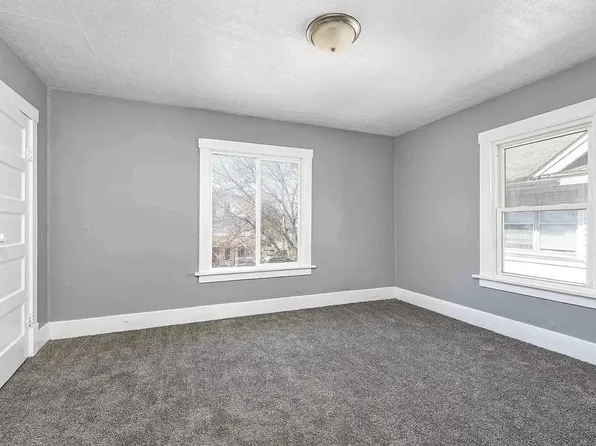 2209 & 2211 Farnam St, 2209 Farnam St #2211, Davenport, IA 52803