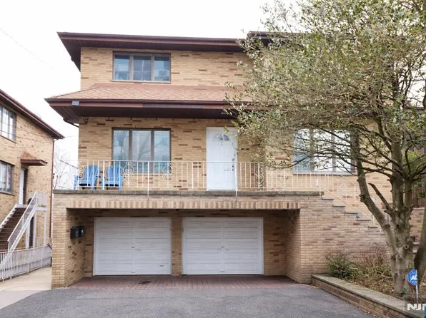 1359 15th St, Fort Lee, NJ 07024