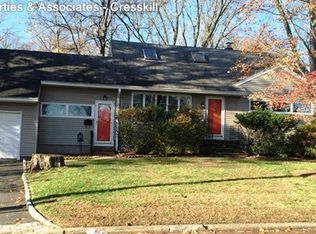 4 Evans Rd, Cresskill, NJ 07626