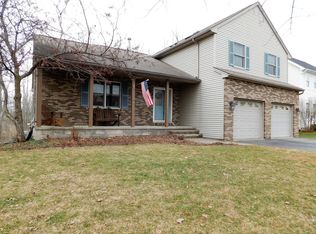 1132 Colonie Dr, Farmington, NY 14425