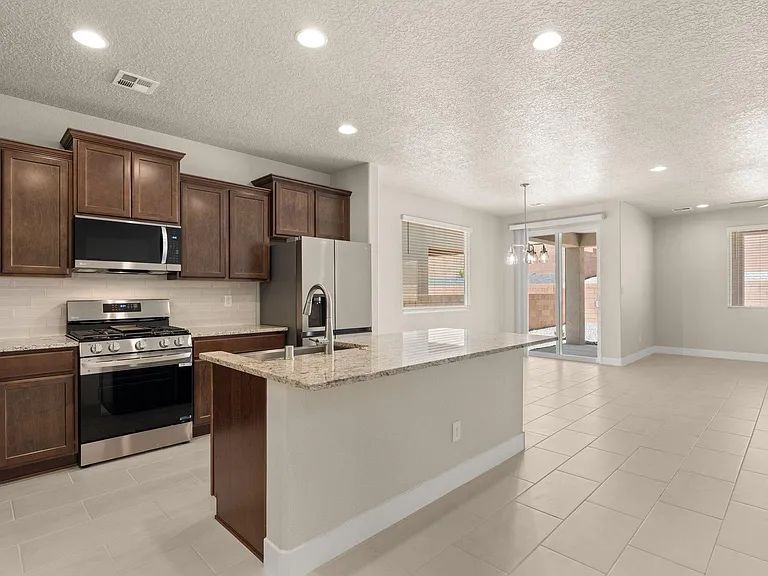 6801 Cleary Loop NE — Photo 7