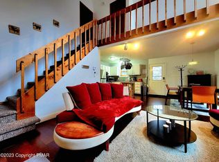 9867 Deerwood Dr, Tobyhanna, PA 18466