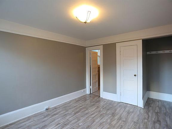 5th image of 1070 Washington St #B