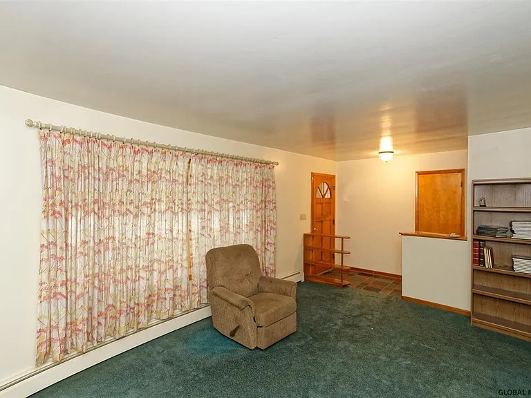 10 Alfred Dr E — Photo 13