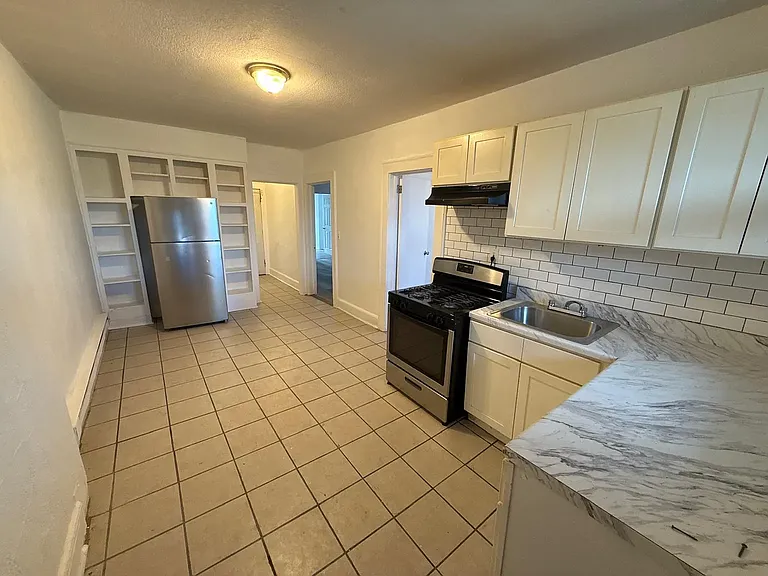 107 S Essex Ave #3 — Photo 2