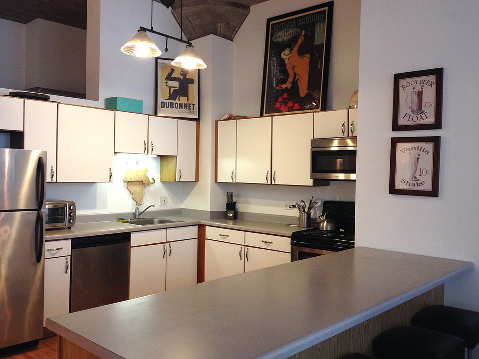 Kitchen w S/S appliances