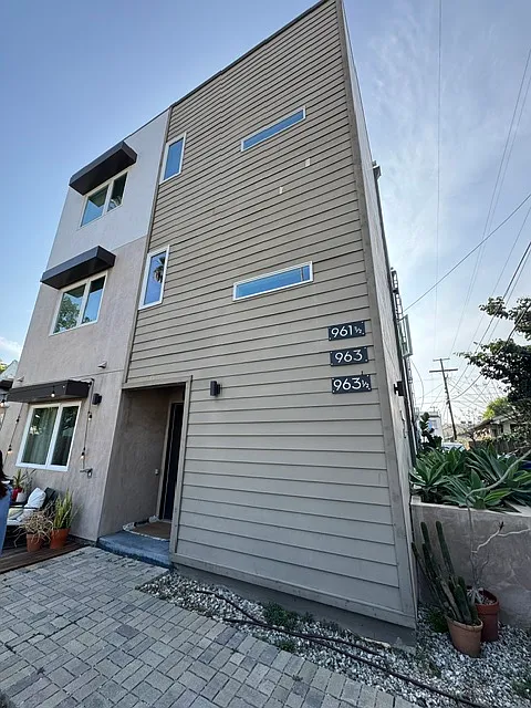 961 1/2 N Saint Andrews Pl #1