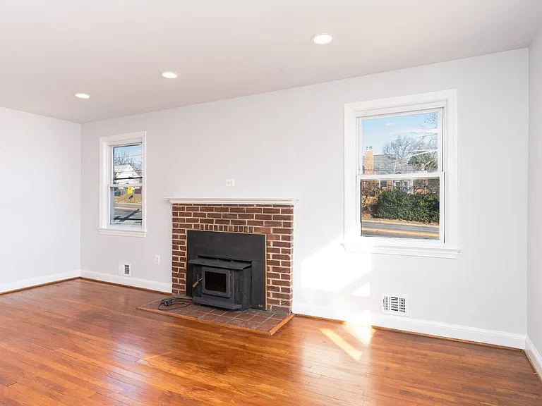 10026 Lorain Ave — Photo 3