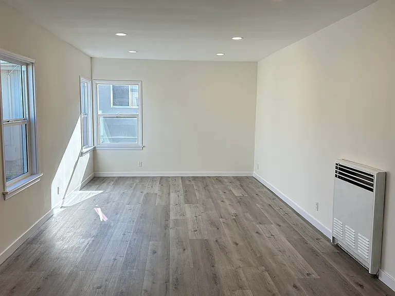 2015 S Shenandoah St #2015 — Photo 2