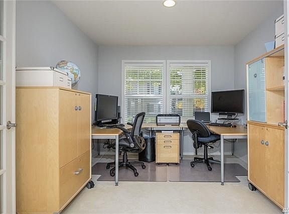 5th image of 812 233rd Pl NE