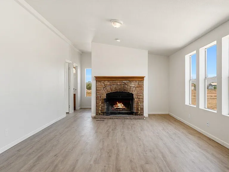 24175 N Los Angeles St — Photo 3