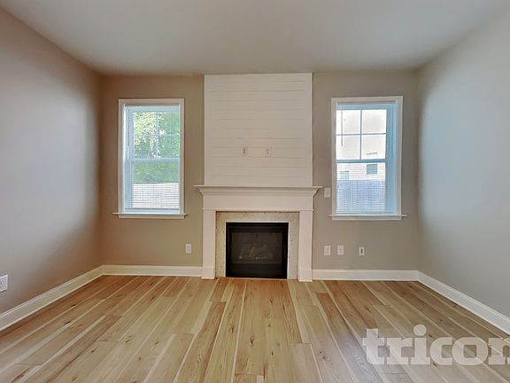 2nd image of 165 Lynnridge Dr