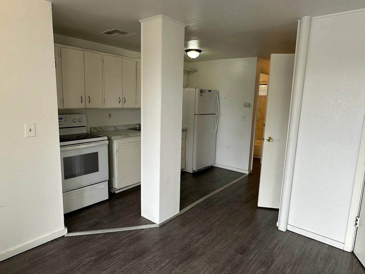 1 bed, 895 sqft, $1,050 — Photo 4