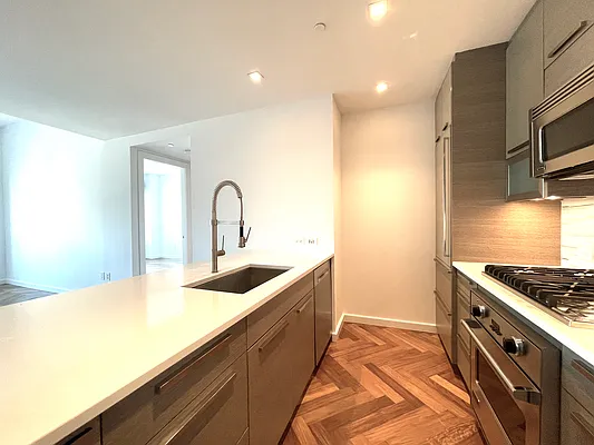 Sold by New York Residence | media 4