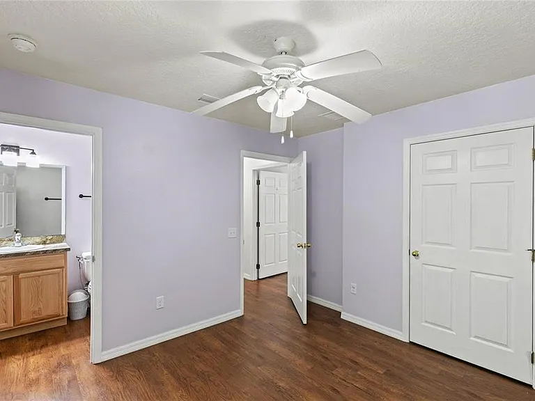 206 E Catawba St — Photo 11