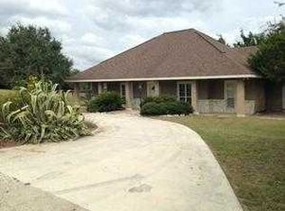 105 Bear Trce, Floresville, TX 78114