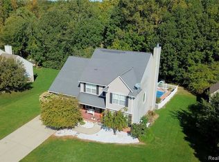 4467 Genesee Oaks Dr, Grand Blanc, MI 48439